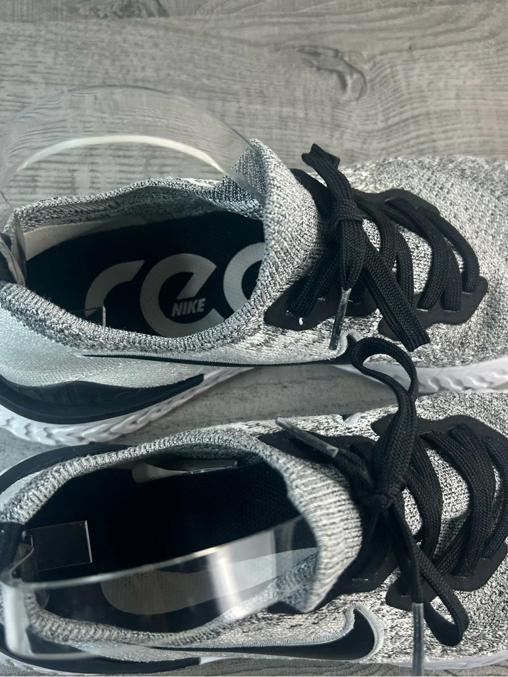 Nike Epic React Flyknit 2 Men’s Size 7.5 Grey and Black Flyknit Running Shoes
